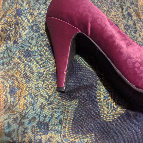 💜💖Satin sheen💖💜 flirty heels! - Picture 6 of 7